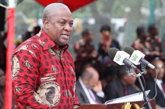 Ghana: Le Président Mahama recule devant une citoyenne 